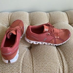EUC coral OC running shoes